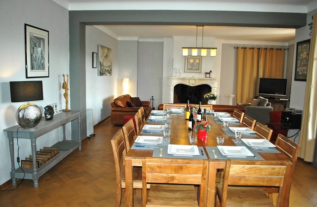 Big house 250 m2 Swimming pool Warmed in charming Provençal village