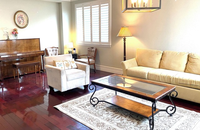 Big house with 5 rooms in Chino