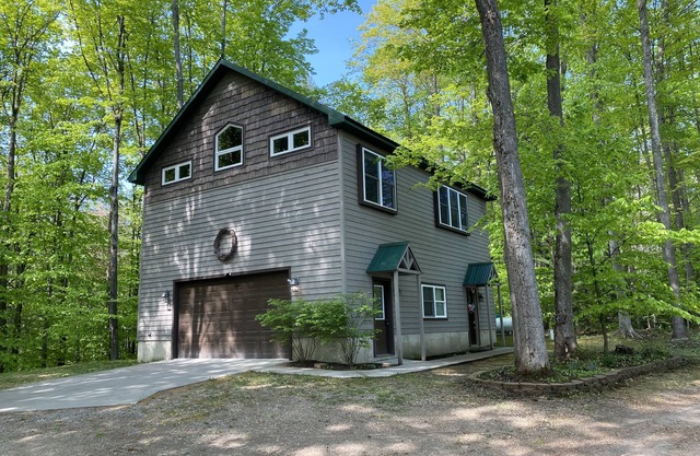 Big Lake Cabin with Hot Tub/Kayaks/Ping Pong/Cable