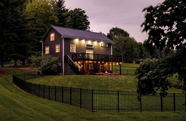 Big Oak Retreat -10 min to Kenyon - 18th century barn