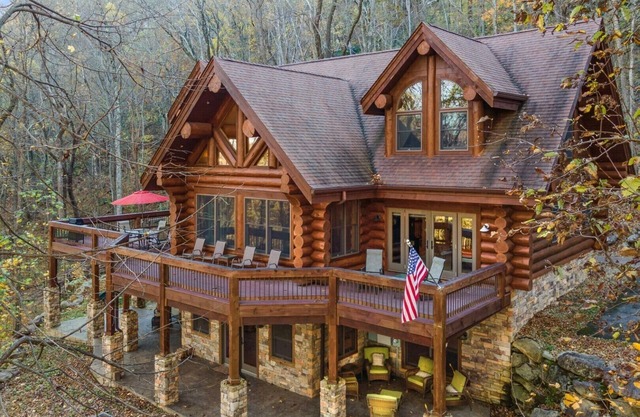 Big Rock Lodge - Mr. Lake Lure Vacation Rentals