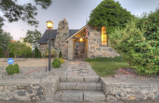 *Big Summer Discounts* Stone Minerva Estate~Groups~Near Downtown Reno~Events