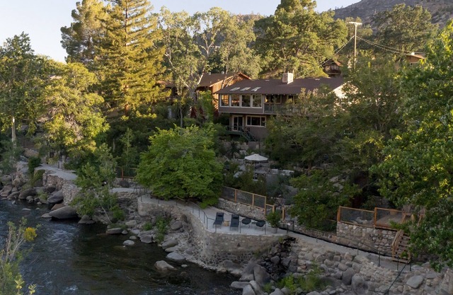 Big View House on Kern River Private Waterfront Retreat Fireplace Dog OK