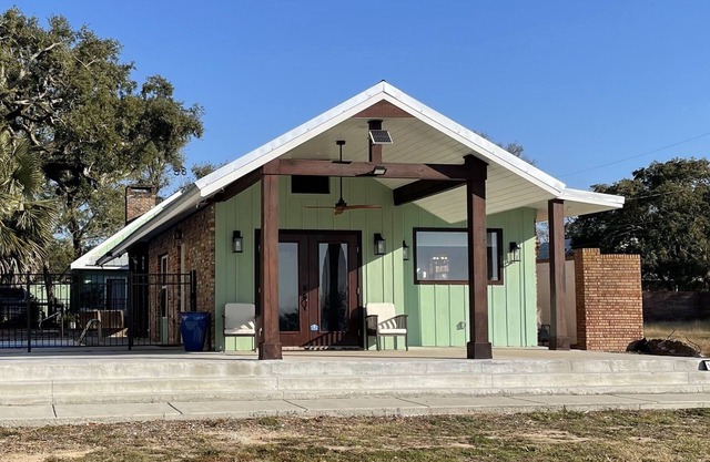 Biloxi Beach House - beach views, outdoor kitchen & POOL in the heart of Biloxi!