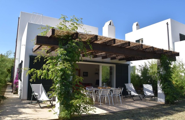 Biniancolla Ginesta villa with communal pool