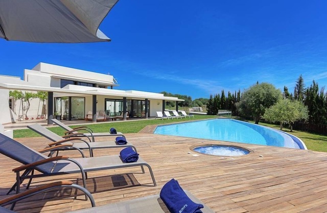 Binife Spacious villa surrounded by nature, with pool and privacy