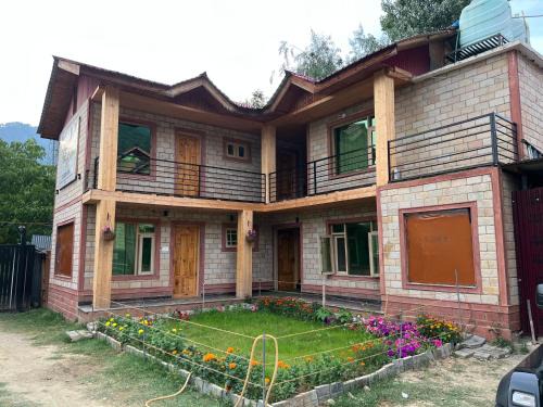 Birdsong 5BR Stay with Riverside by Homeyhuts