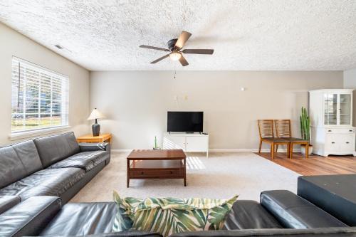 Birdwatchers 3BR Escape Near Raleigh Trails & NCSU