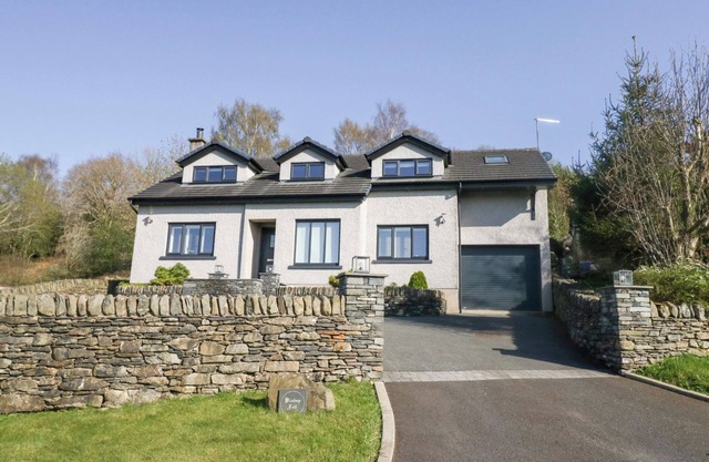 BISHOP FELL, family friendly, luxury holiday cottage in Newby Bridge