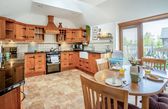 Bishopston Cwtch - Three Bedroom Apartment, Sleeps 5