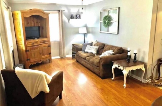 Bison Hall 1, no cleaning fee, 1 block from Harding