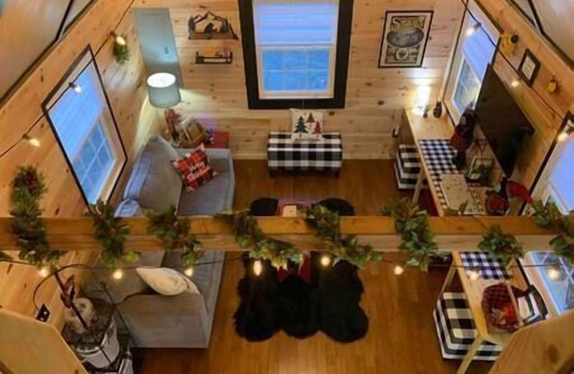 Black Bear Bungalow at Coops Creek Cabins