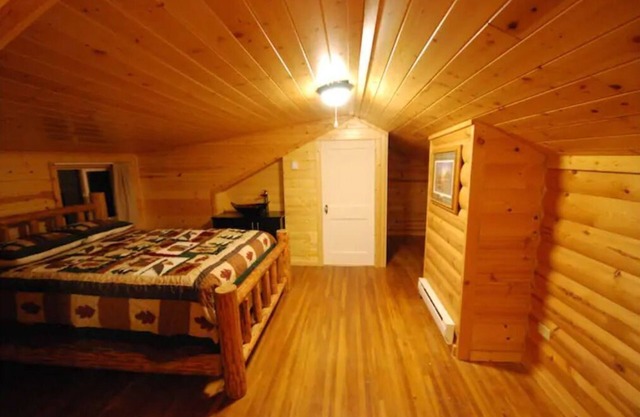 Black Bear Lodge Room