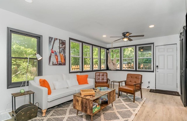 Black Cabin Getaway in Beautiful Woods I Valpo University | Flint Lake | Dunes