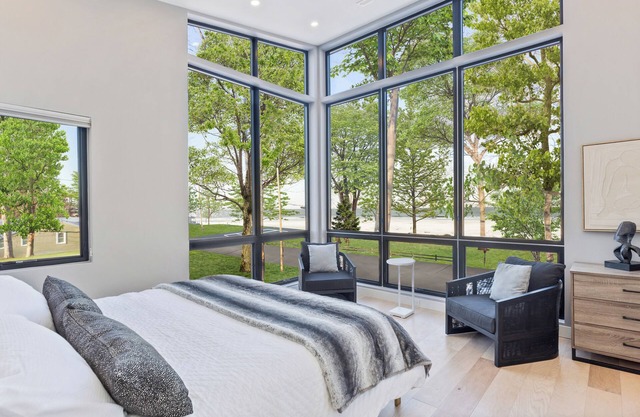 Black Pearl - New home with amazing lake views