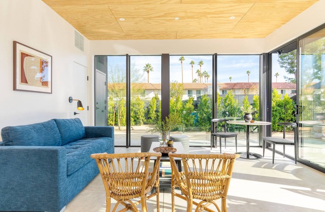 Blackhaus A Suite by AvantStay | Modern Spaces