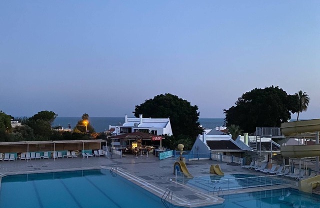 Blackstone Beach Hotel