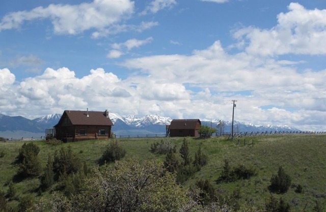 Blaine Creek Log Cabin with Spectacular views!