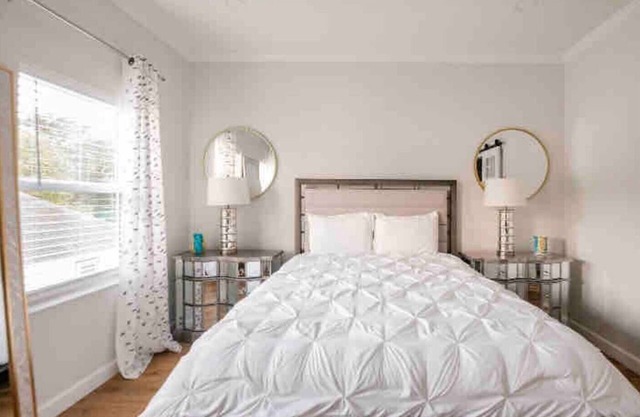 Blanc Villa | Luxury Apt. near NAS & Downtown