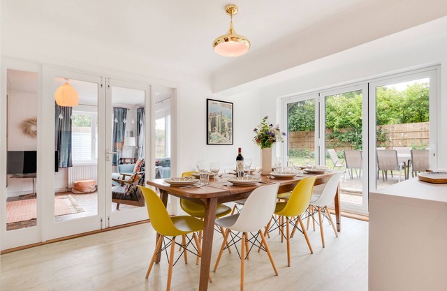 Blauhaus - Four Bedroom House, Sleeps 8