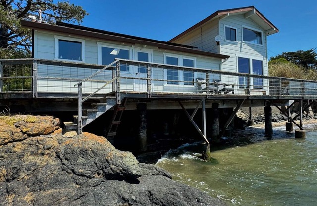 Bleu Bay | Charming Coastal Cottage, Private Beach