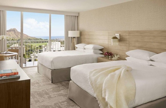 Blissful Hideaway! 3 Ocean View Units, 2 Restaurants, Walk to Waikiki Beach!