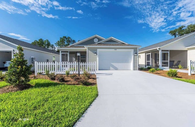 Blissful Village Bungalow 2BR-2BA with Cart & Membership