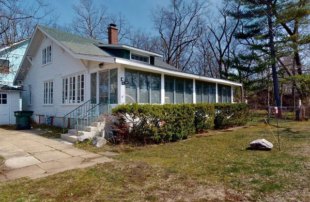 Blocks To Beach Golf Tennis Park & Lake MI Sunsets
