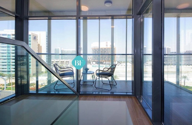 Bloomfields Modern 2BR Duplex in Raha Lofts