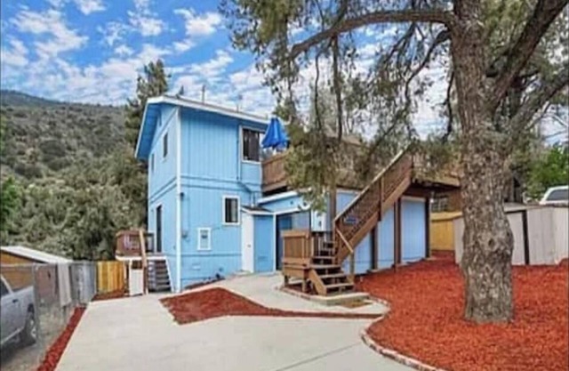 Blue Charmer Themed Cabin with Indoor Fireplace