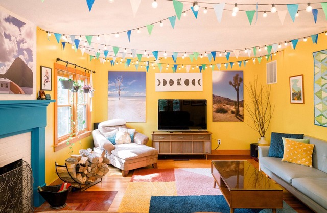 Blue Dream in Yellow Springs: hot tub, sauna, fireplace. Near downtown.