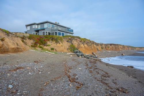 Blue Haven-Oceanfront Stay Near Cambria & Beaches