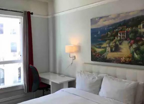 Blue Hotel