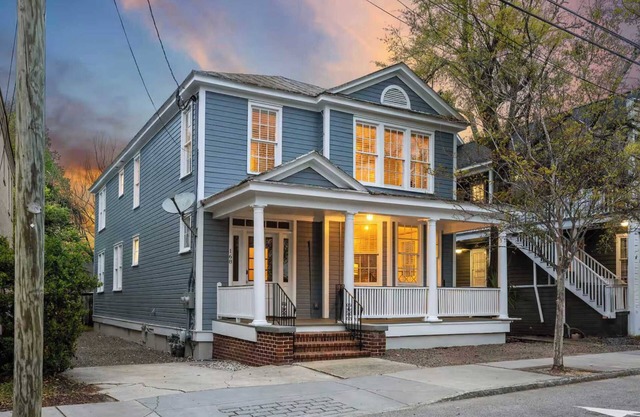 Blue Magnolia | Perfect for Large Groups