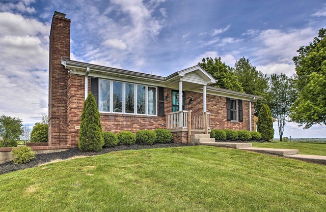 'Blue Moon Cottage' w/Amazing Views of 5 Counties