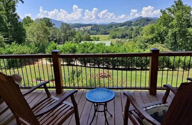 Blue Mountain Cottage near Deep Creek Campground