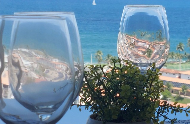 BLUE OASIS: Sea View in Vibrant Rio Vermelho!