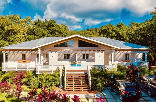 Blue Roatan Villa 3 Bedroom 2 & half bath in West Bay behind Ibagari Hotel