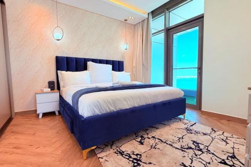 Blue Seaview 75 inch Smart TV 1Br