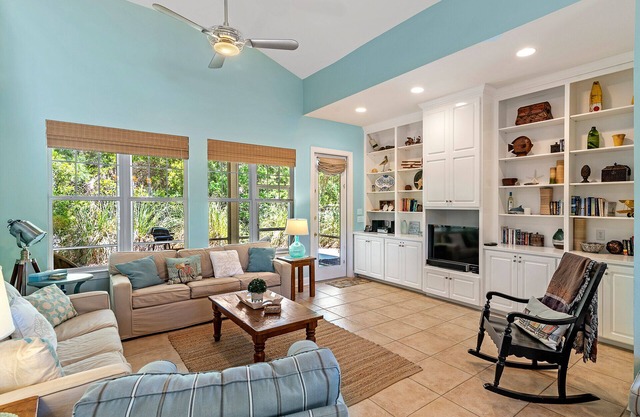 Blue Skies~ 3BR/2 1/2BA home minutes from the Gulf!