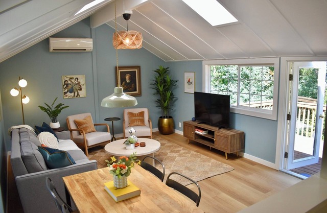 Blue Sky Cottage! Freshly Renovated & Lovely with Gardens in Sunny Central Marin