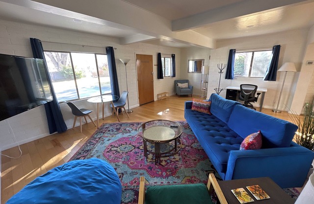 Blue Skye: Downtown Getaway