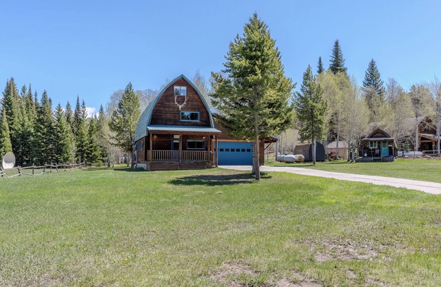 Blue Spruce Cabin - Roam Property Management