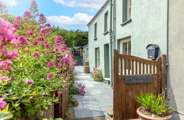 Blueberry Cottage, Holiday cottage Solva, Sleeps 6, 3 bedrooms, bathrooms