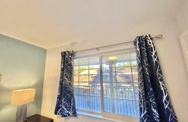 Bluebird Day Inn & Suites