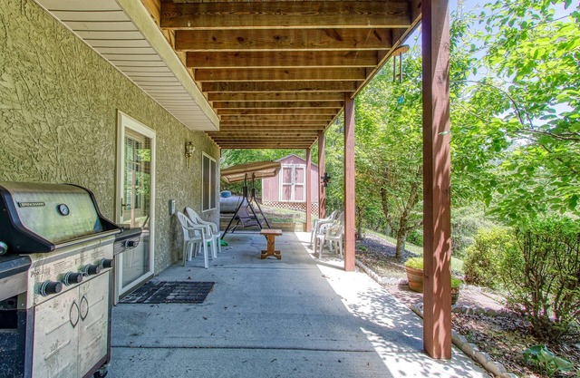 Bluebird's Song by HoneyBearCabins