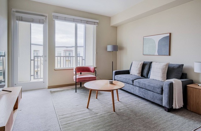 Blueground | Dublin, pool & w/d, nr park