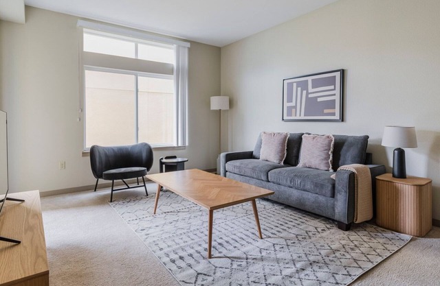 Blueground | Dublin, pool & AC, nr museums