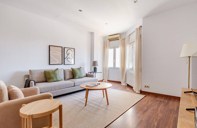 Blueground | La Salut, sea view, nr Parc Güell