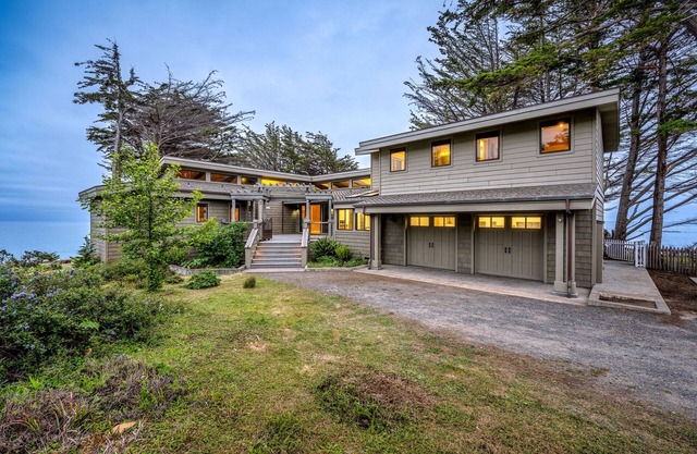 Blufftop home with hot tub & forever oceanfront views & private cottage